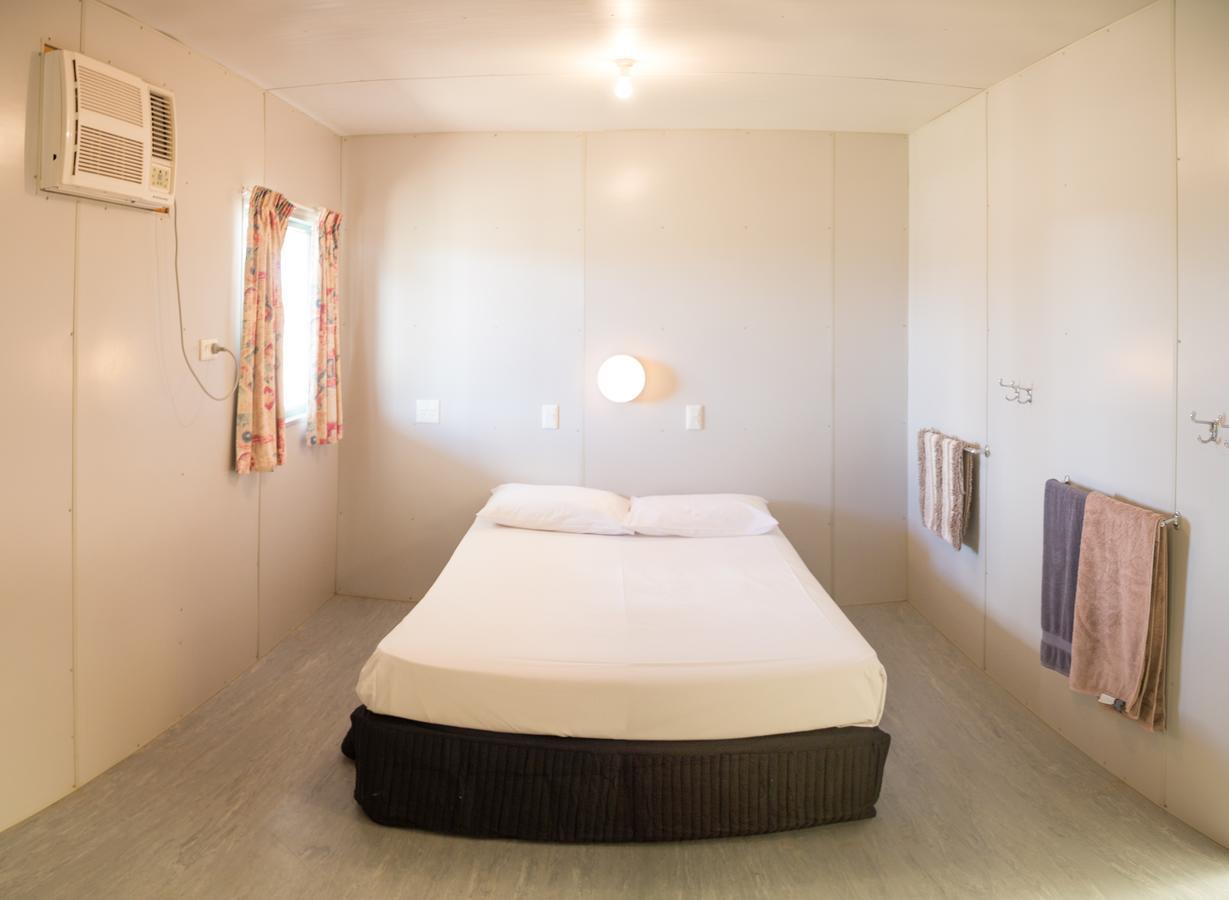 Stork Rd Budget Rooms - Private Rooms With Shared Bathrooms Access To Pool Longreach Exterior photo