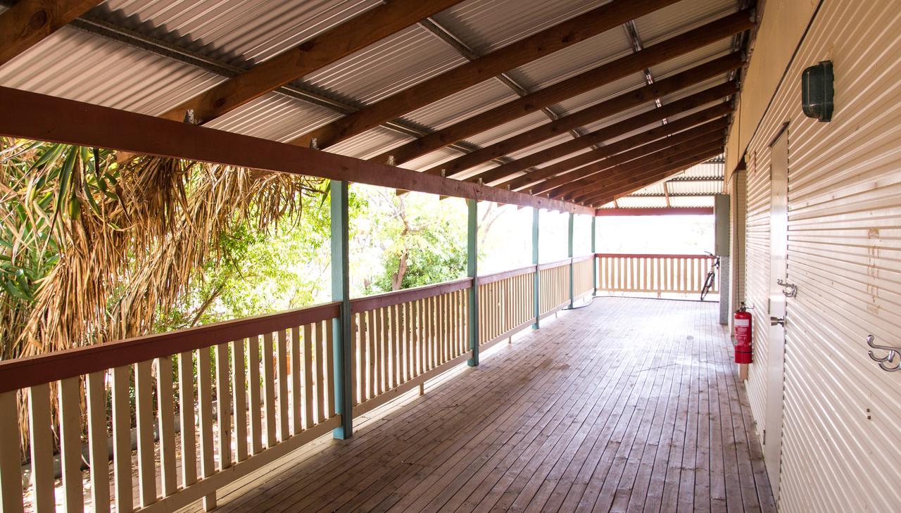 Stork Rd Budget Rooms - Private Rooms With Shared Bathrooms Access To Pool Longreach Exterior photo