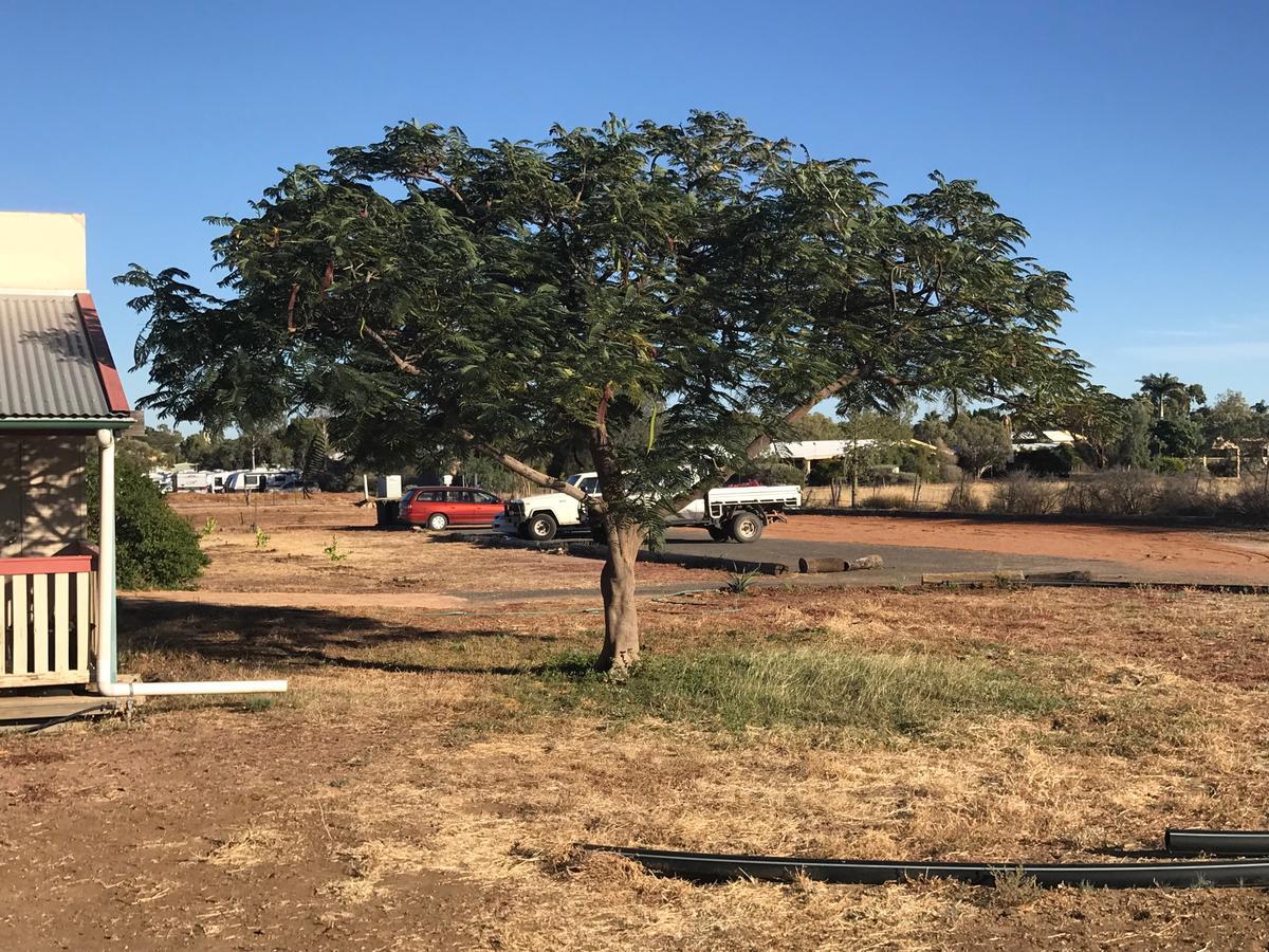 Stork Rd Budget Rooms - Private Rooms With Shared Bathrooms Access To Pool Longreach Exterior photo